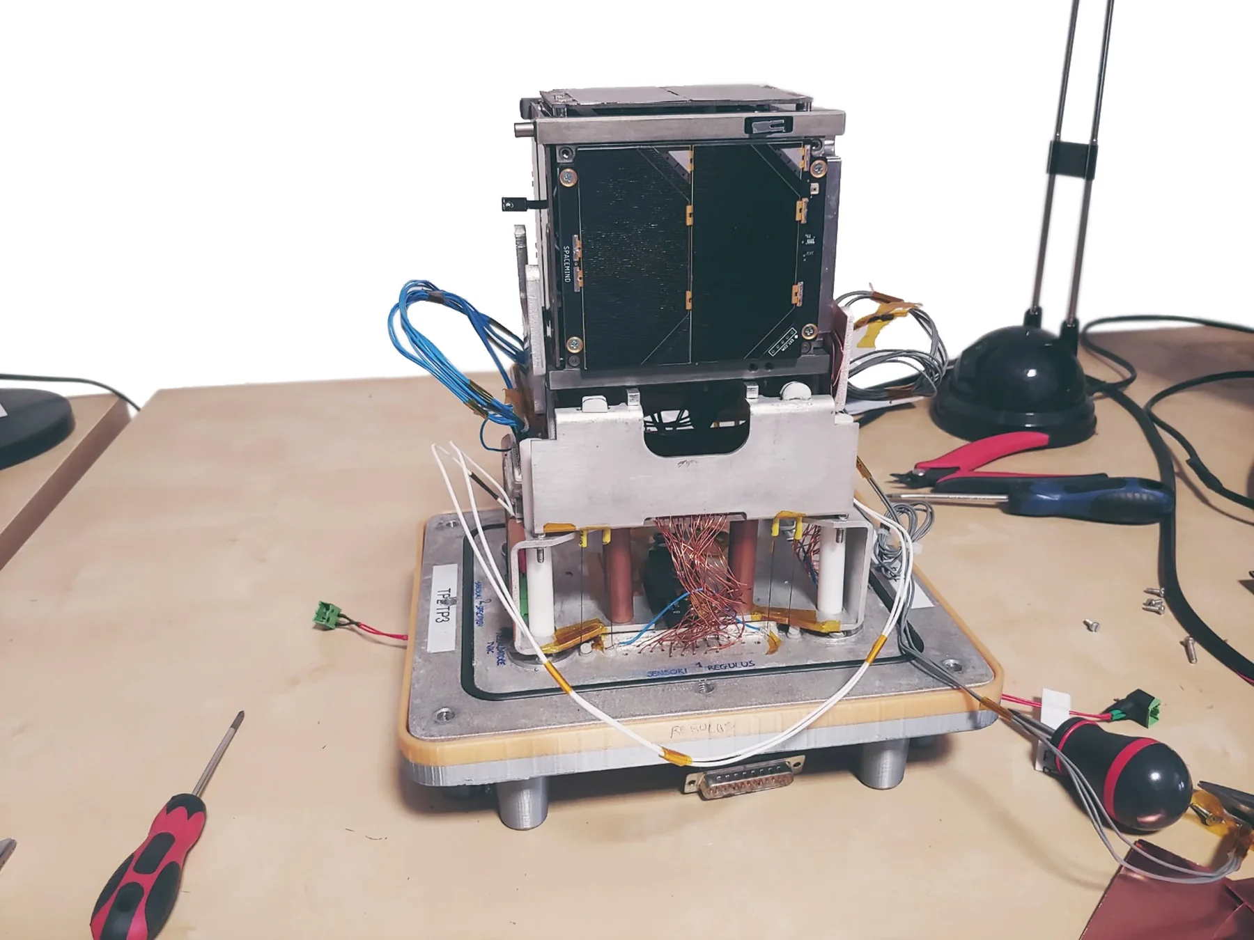 CubeSat ALPHA di H4Research in integrazione in laboratorio
